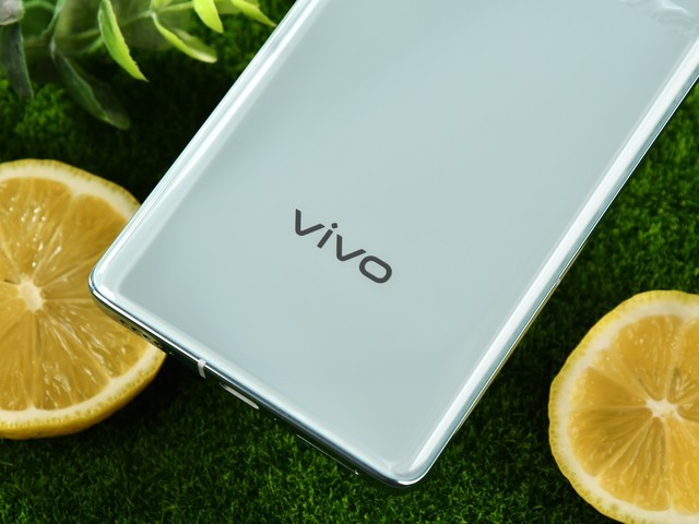 vivo X90s上手体验：好设计、好颜色、好手感