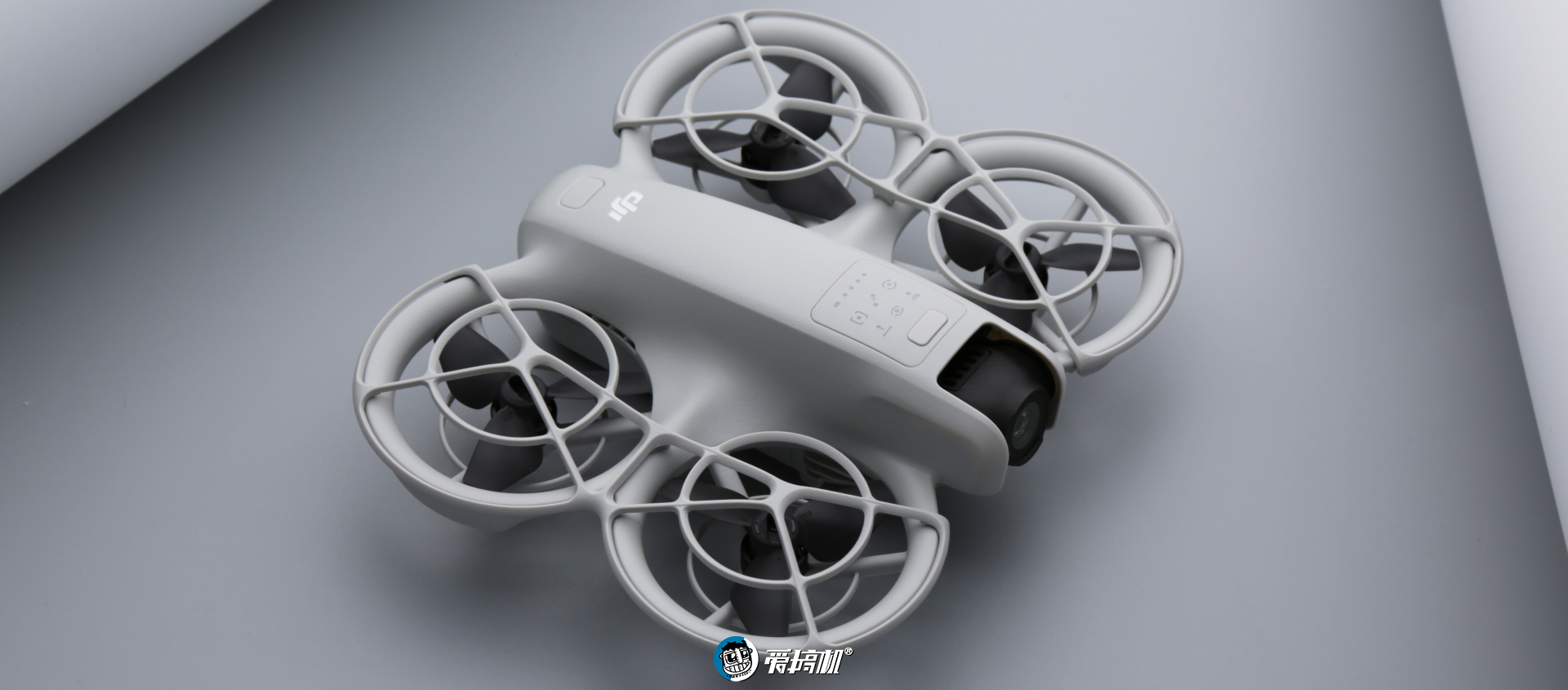 1299元全款拿下！大疆DJI Neo掌上Vlog无人机评测：虚拟滑轨+赛博宠物+自动跟拍工具人