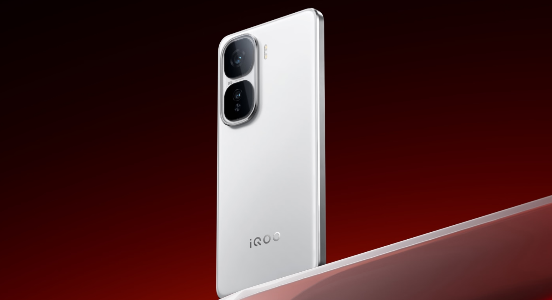 首发2299元起，iQOO Neo10系列发布：骁龙8 Gen 3与天玑9400，维信诺F1屏幕，6100mAh电池+120W快充