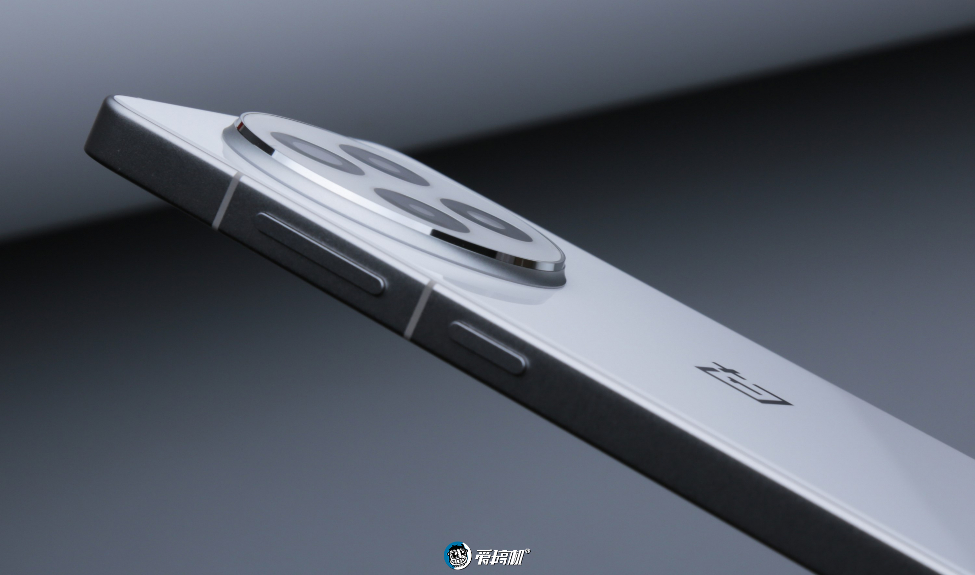 3399元起的骁龙8至尊版，一加Ace 5 Pro评测：1.5K直屏+IMX906主摄