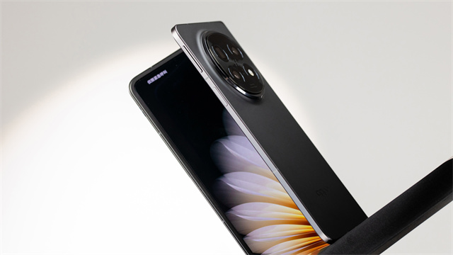 OPPO Find N5冰川电池续航更长 无线快充使用更便捷